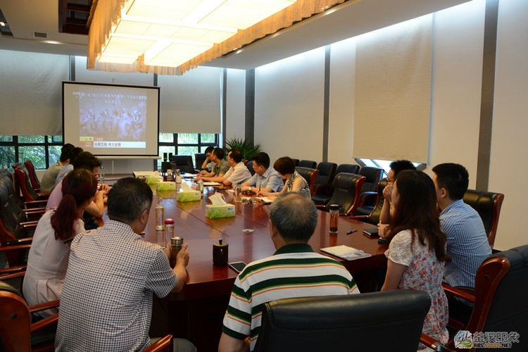 区委书记邹天才观看建党95周年庆祝大会现场直播（以此为准）.jpg